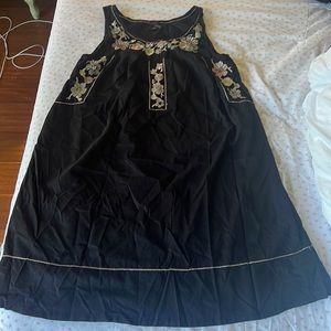FOREVER 21 Vintage Black 100% Cotton dress with embroidered flowers. PRETTY!
